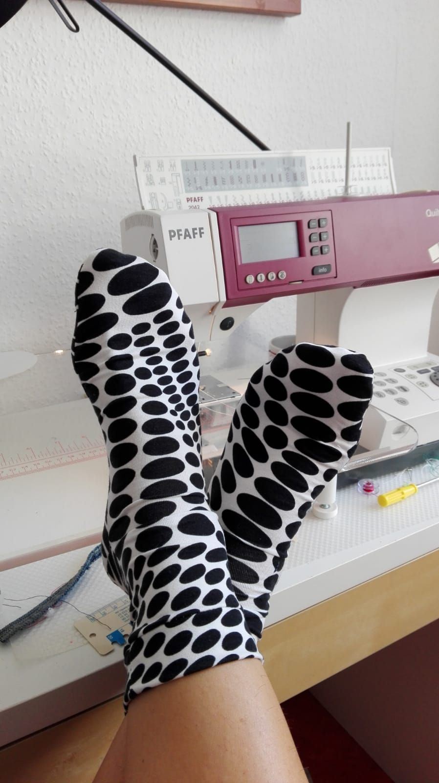 ma&szlig;geschneiderte Socken aus alten T-Shirts